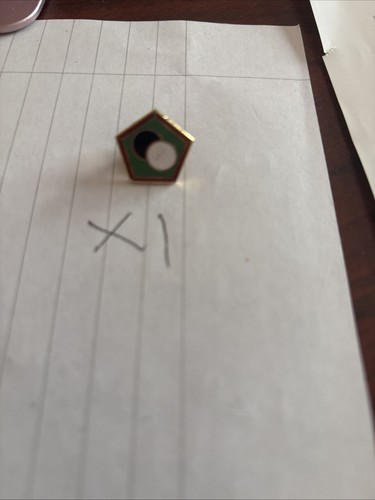 Green black white pin lapel - black,