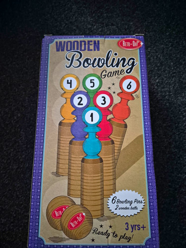 Retr wooden bowling game - bowling,